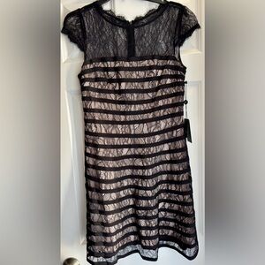 NWT Adrianna Papell Black and Cream Lace Dress Size: 8P